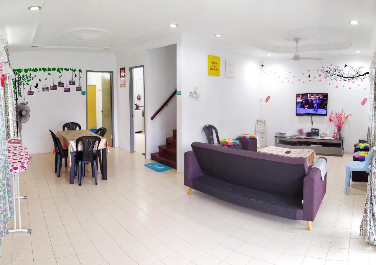 H Homestay Sibu - 500Mbps Wifi, Full Astro & Private Parking! Kültér fotó